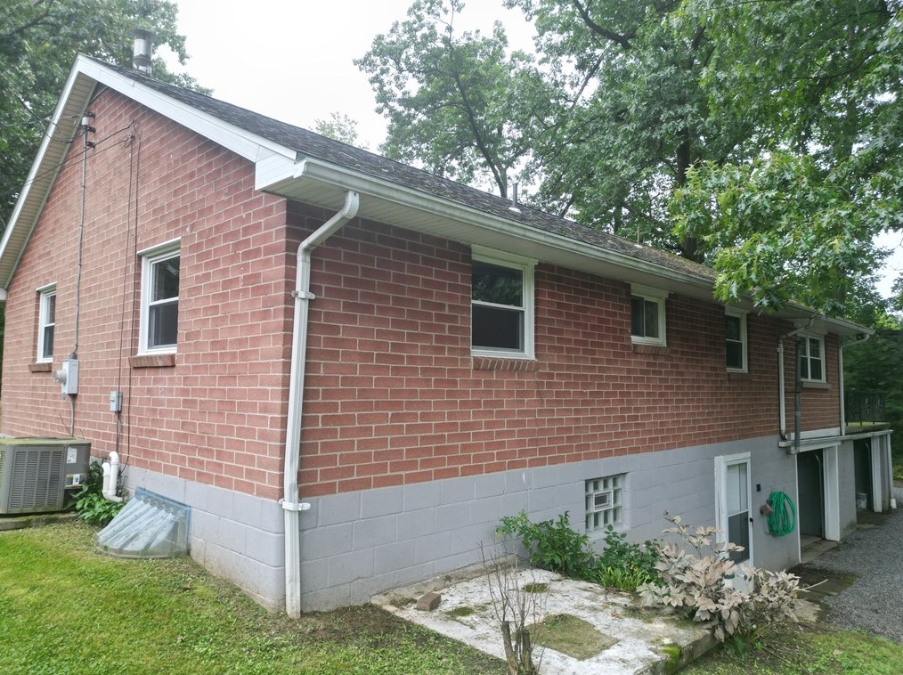 116 Breezewood Dr, Butler PA 16001-8618 exterior