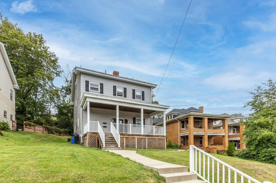 314 5th Ave, Collier Township, PA 15106-2325