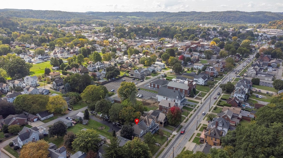 340 Grandview Ave, Zelienople PA  16063-1101 exterior