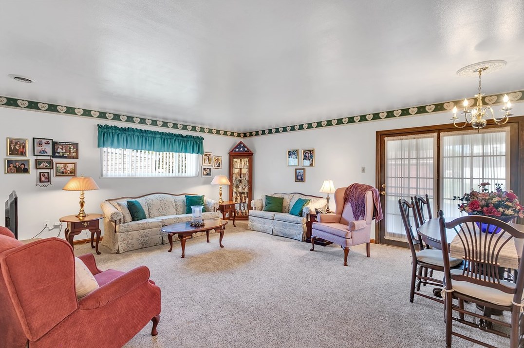 113 Longview Dr, North Huntingdon PA 15642-4720 exterior