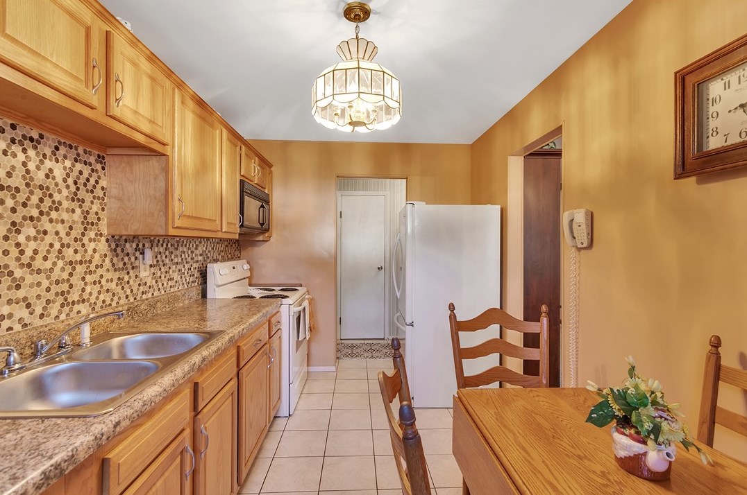 113 Longview Dr, North Huntingdon PA 15642-4720 exterior