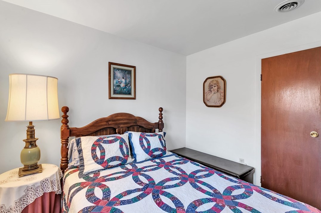 113 Longview Dr, North Huntingdon PA 15642-4720 exterior