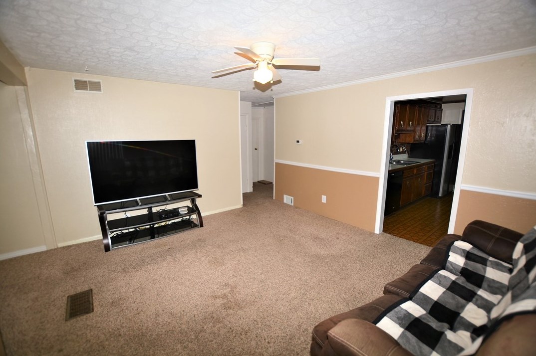 194 Browns Hill Rd, Valencia, PA 16059-3106