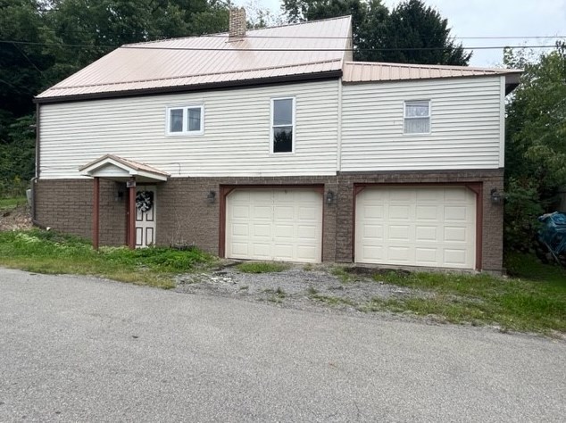 104 Oak St Karns City, Karns City, PA 16041