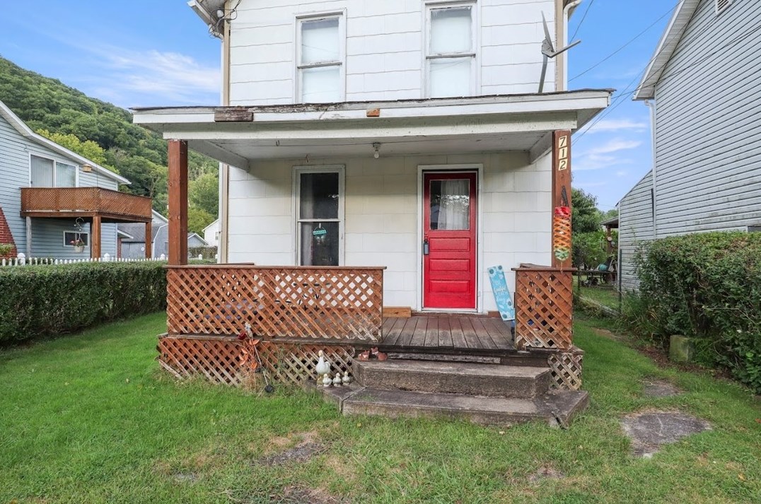 712 Layton, Perryopolis, PA 15473