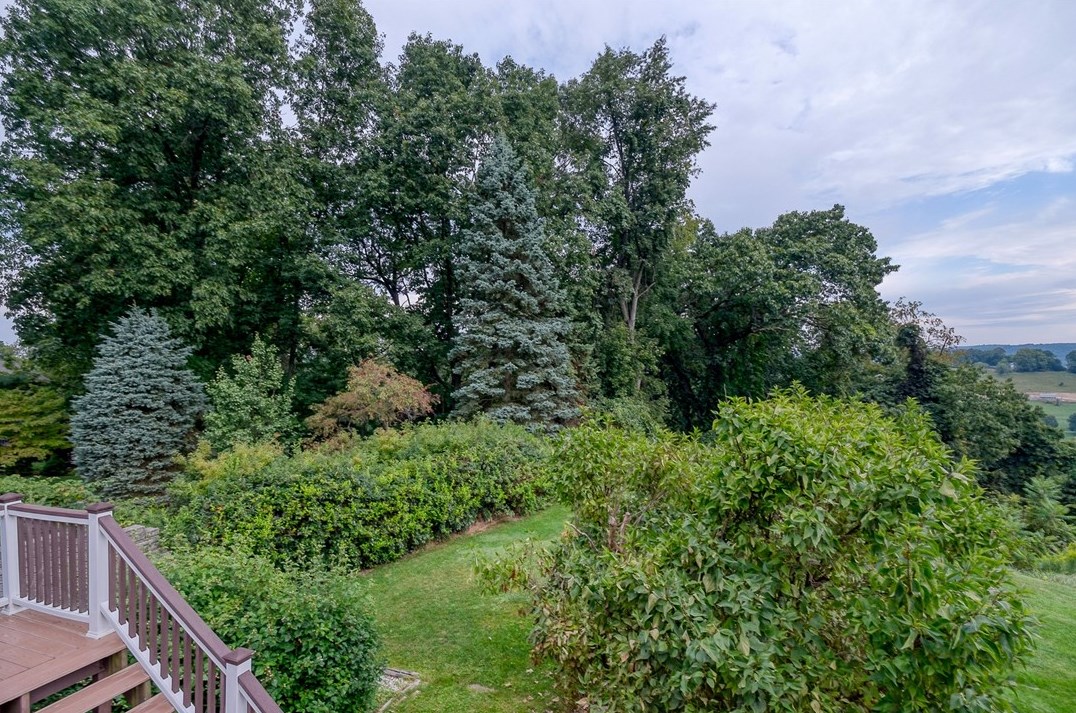 505 Arthur Dr, Moon Twp PA 15108 exterior