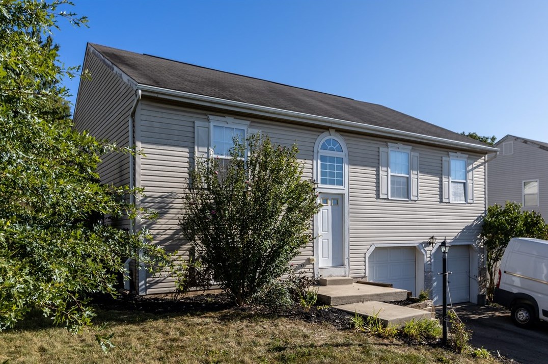 121 Stratford Ct, New Stanton, PA 15672