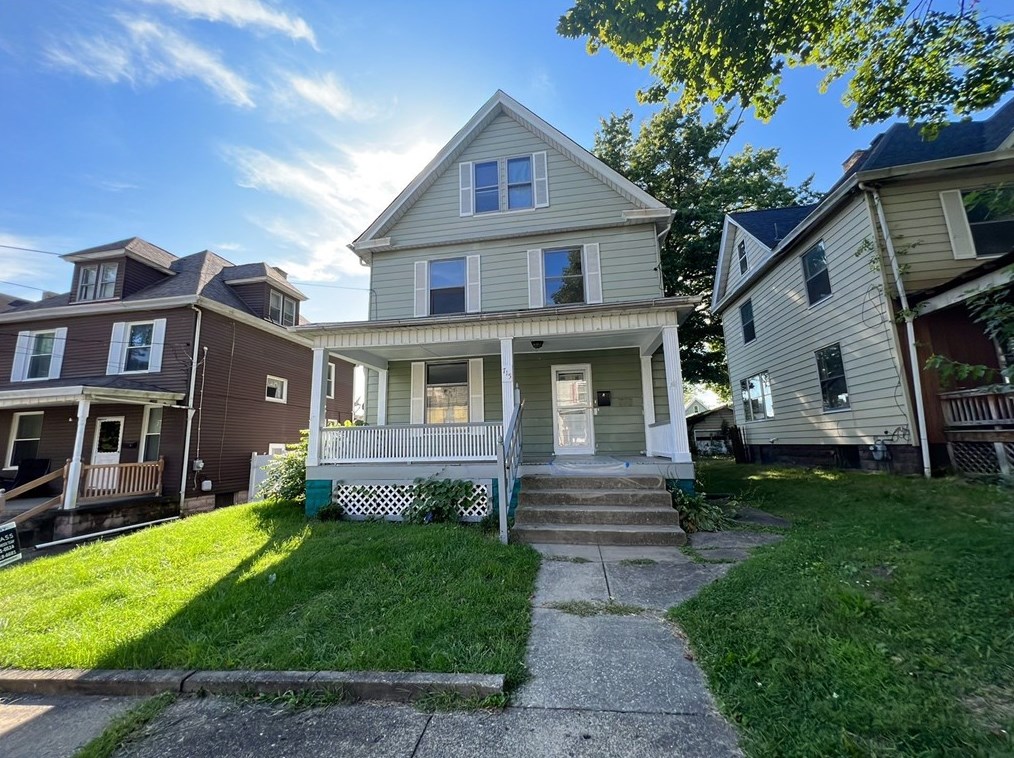 715 Carlisle St, New Castle, PA 16101