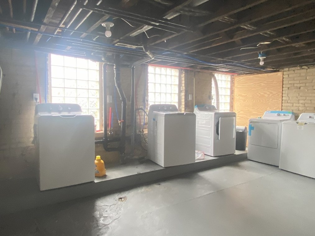 1935 Delaware Ave, Pittsburgh PA 15218-1816 exterior