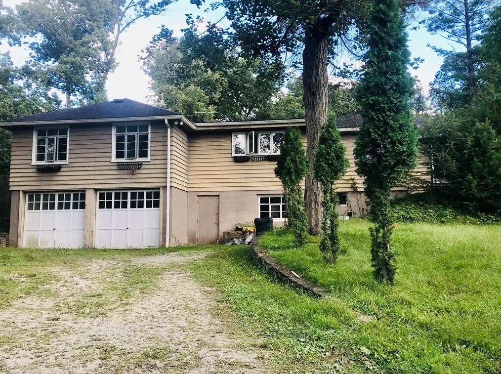 3 White Oak Rd, Laughlintown, PA 15655