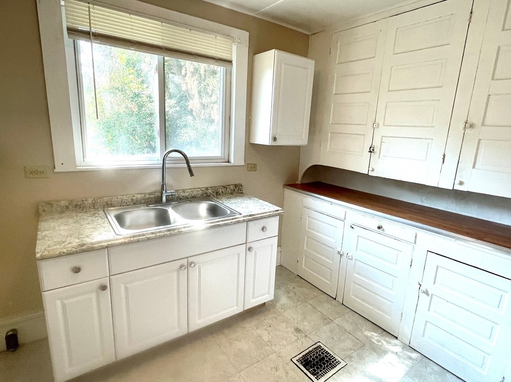 519 Wayne St, Butler, PA 16001-5853