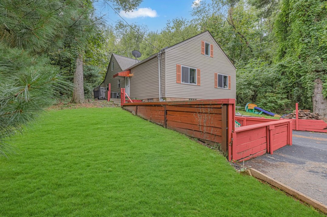 2941 Darlington Rd, Beaver Falls, PA 15010