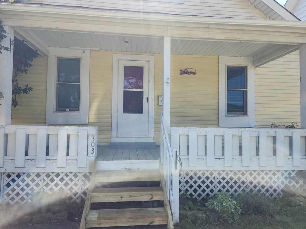 303 Mckim St, Zelienople, PA 16063-1034