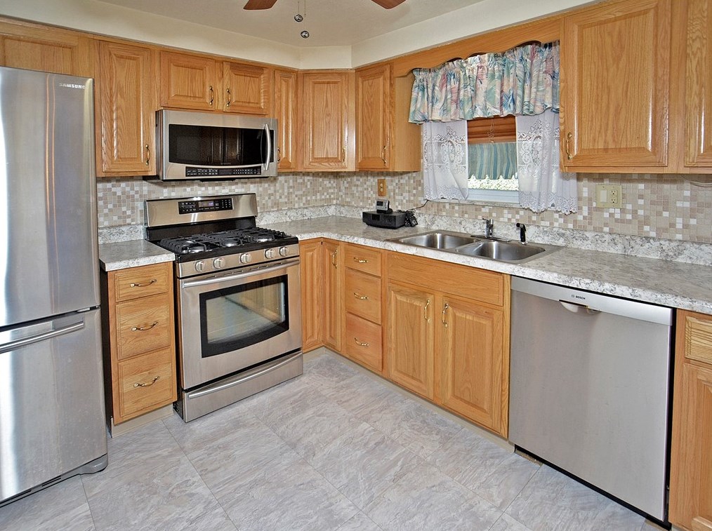 118 Preston Dr, Rankin, PA 15104-2708
