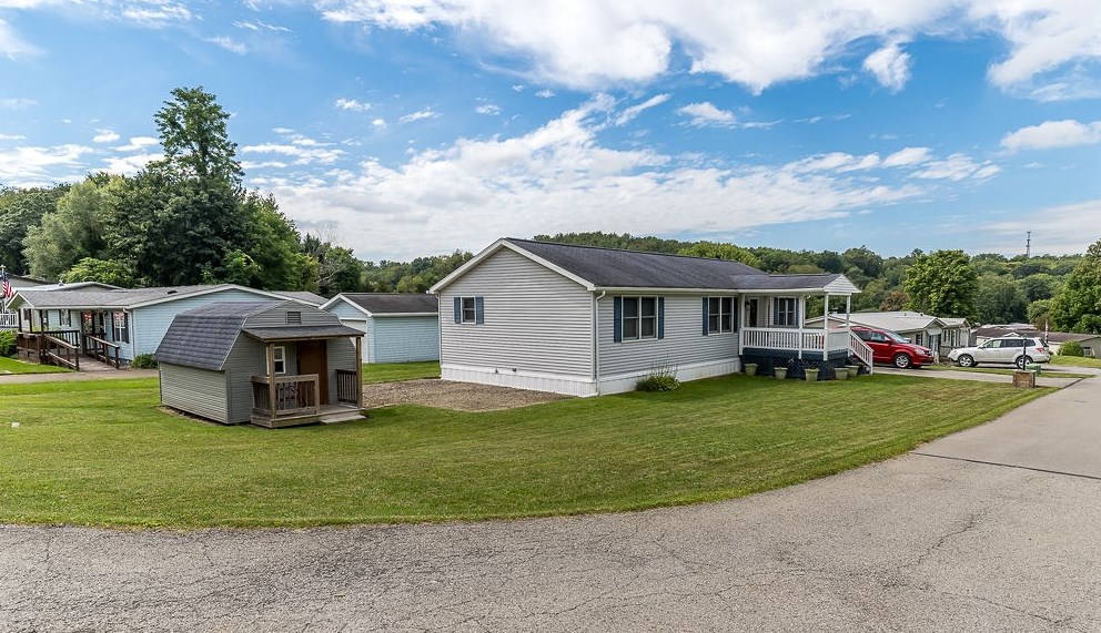 24 Hemlock Dr, Beaver Falls, PA 15010