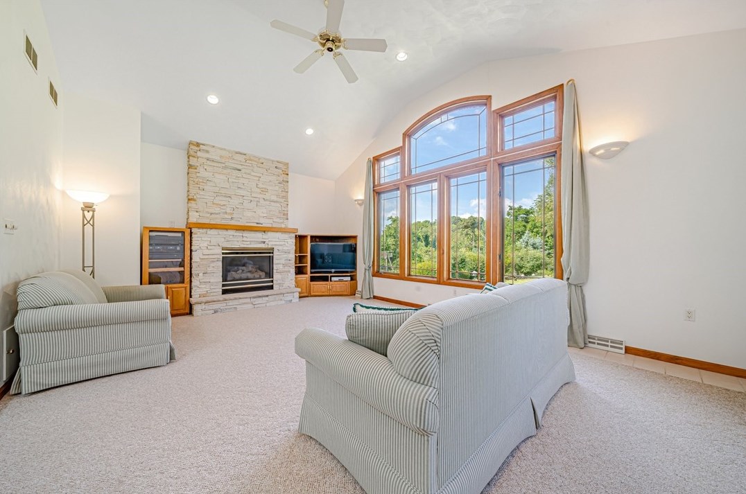 370 Cp St, North Huntingdon PA 15642-1394 exterior