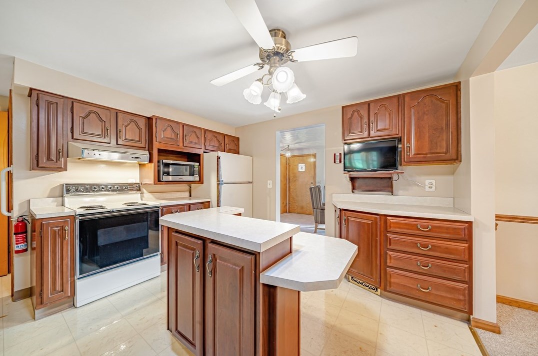 370 Cp St, North Huntingdon PA 15642-1394 exterior