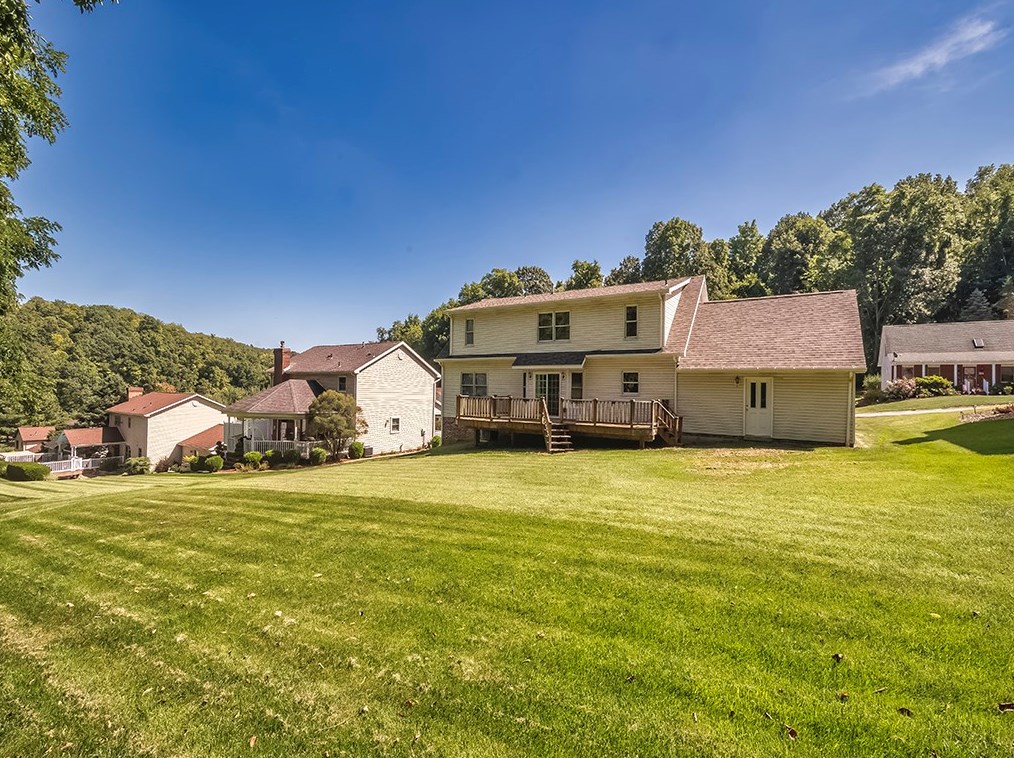 208 Stonebridge Dr, Finleyville, PA 15332