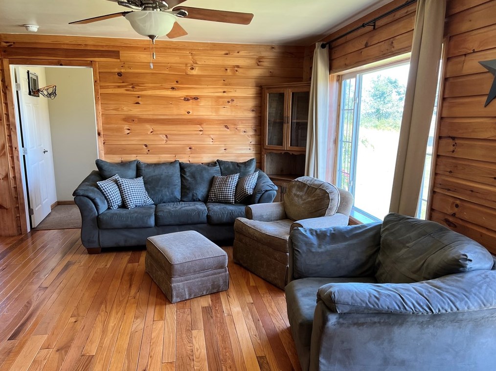 1070 Huckleberry Hwy, Central City, PA 15926-7702