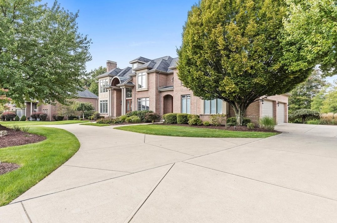 716 Parkview Dr, Gibsonia, PA 15044
