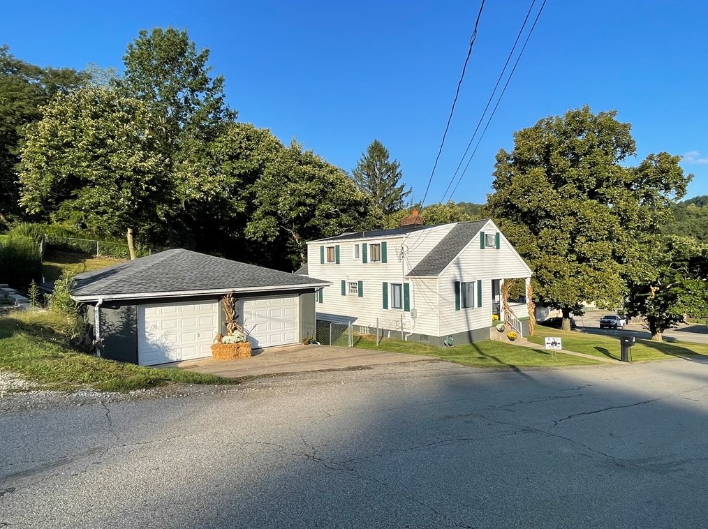478 4th Ave, New Eagle, PA 15067-1431