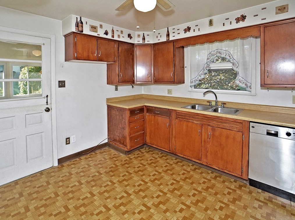 710 Santone Dr, Greensburg PA  15601-4674 exterior