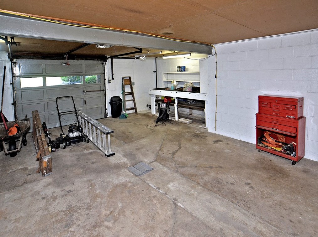 710 Santone Dr, Greensburg PA  15601-4674 exterior