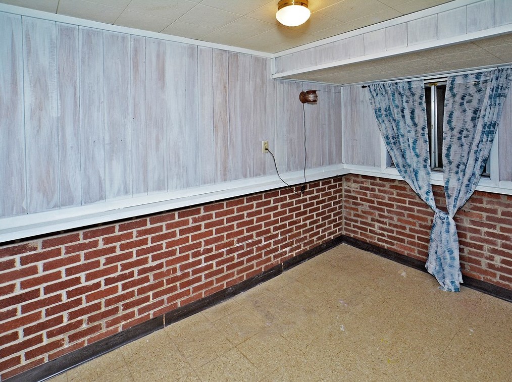 710 Santone Dr, Greensburg PA  15601-4674 exterior