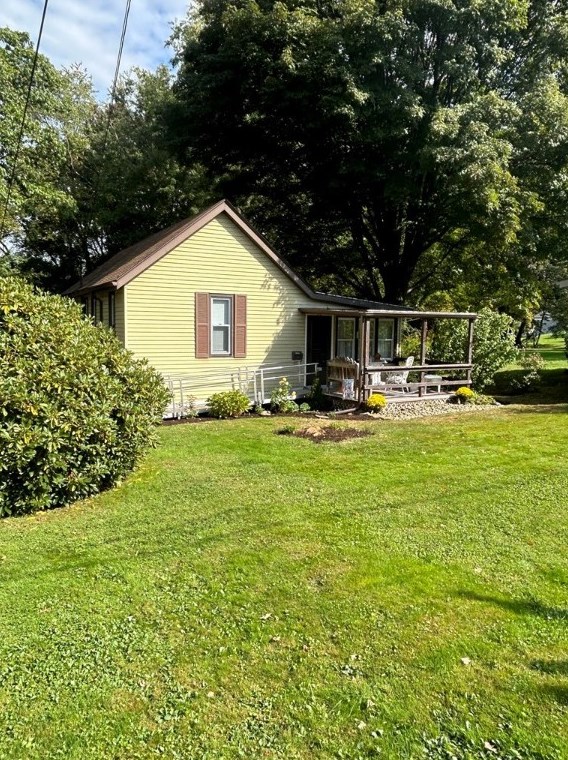 102 Peach St, Zelienople, PA 16063