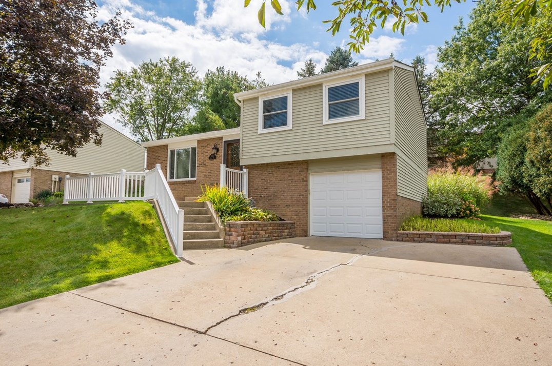 226 Briar Path, Imperial, PA 15126