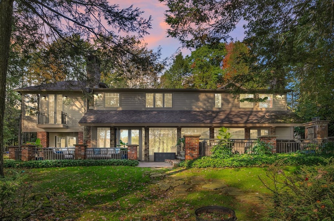 243 Point Circle Dr, Central City, PA 15926-9367
