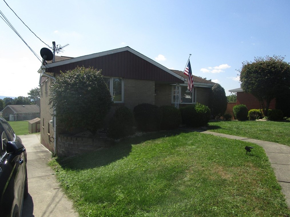 711 Parkview Ter, Mount Pleasant, PA 15666-1717