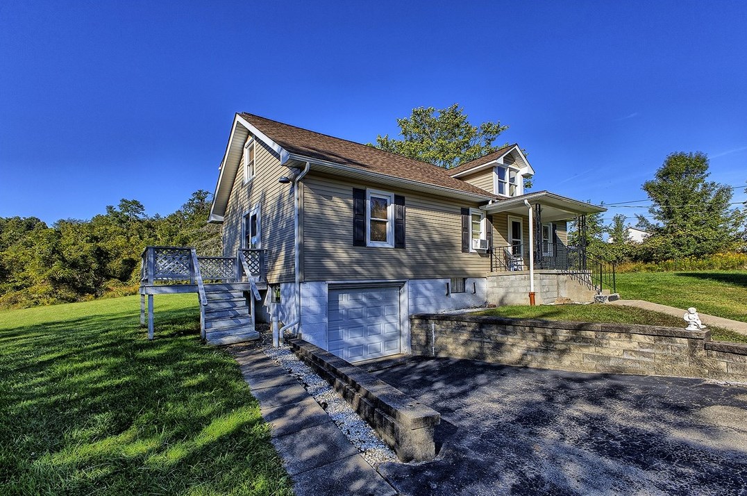 1233 Toppers Rd, Greensburg, PA 15601-8547