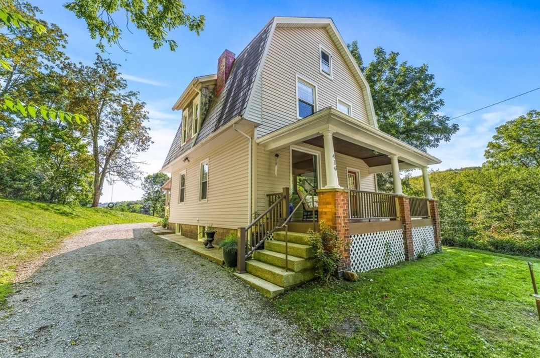 416 Pine Run Rd, Fombell, PA 16123-1412