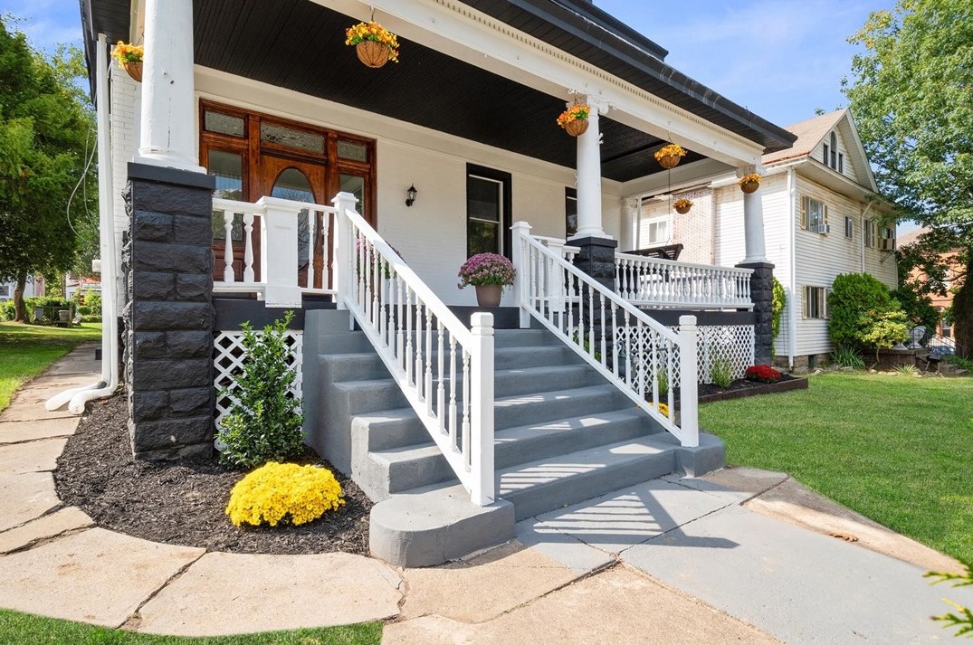 430 Beechwood Ave, Collier Township, PA 15106-2633