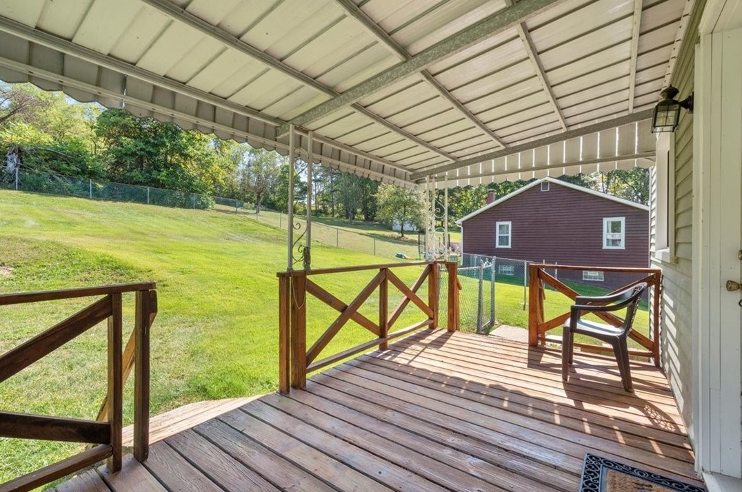 56 Mcmichael Rd, Collier Township, PA 15106-1428