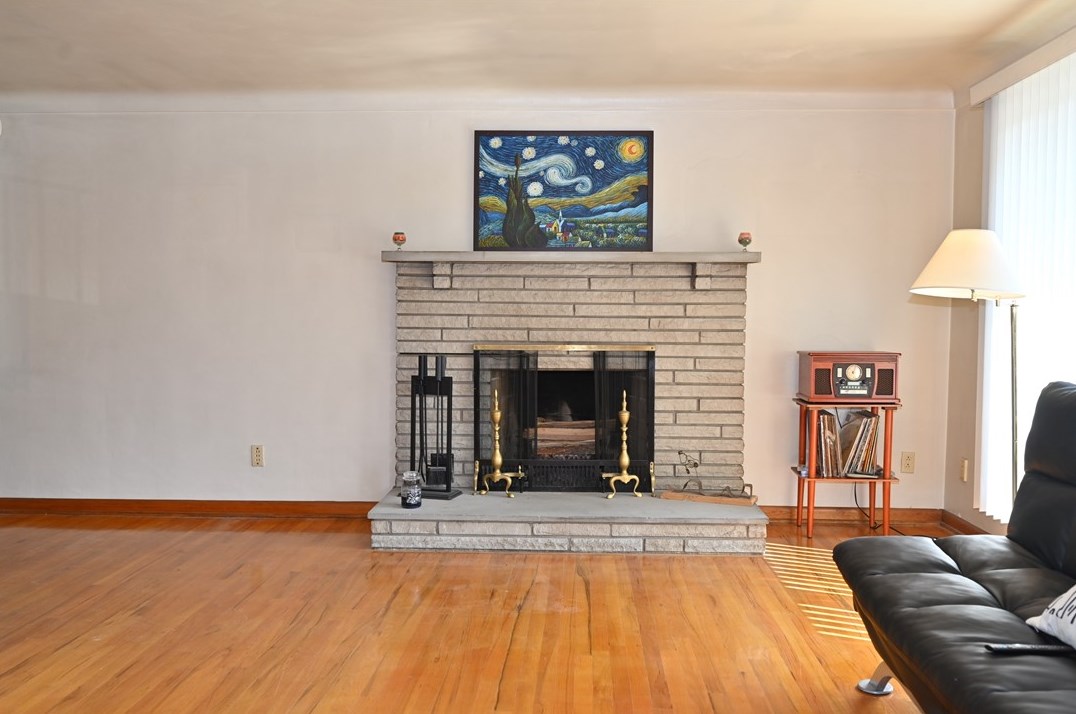 100 Un Ave, North Versailles PA 15137-1847 exterior