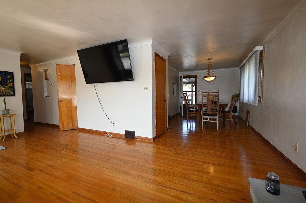 100 Un Ave, North Versailles PA 15137-1847 exterior