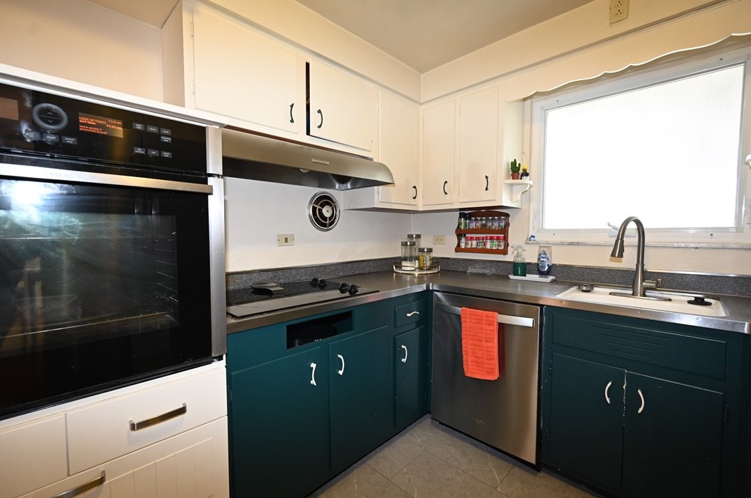 100 Un Ave, North Versailles PA 15137-1847 exterior