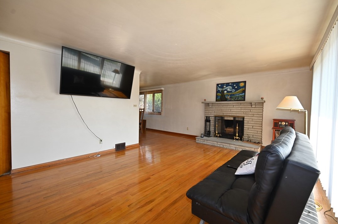 100 Un Ave, North Versailles PA 15137-1847 exterior