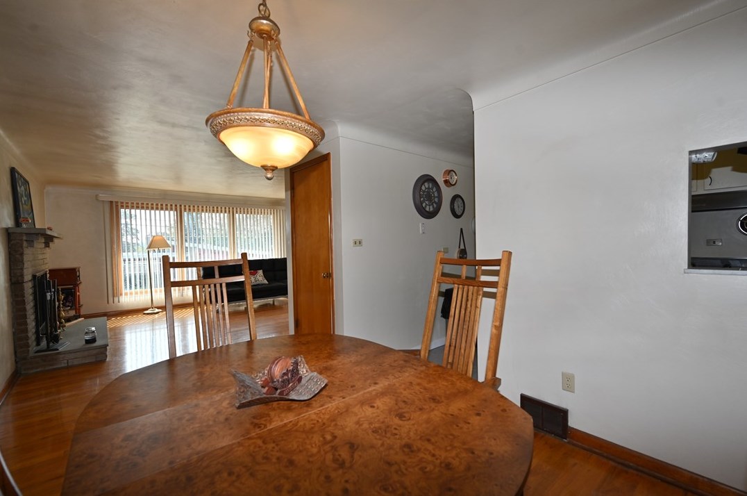 100 Un Ave, North Versailles PA 15137-1847 exterior