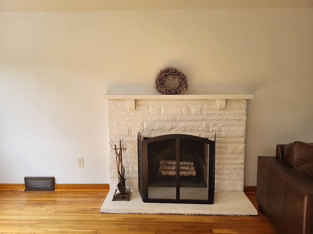 112 Thornwood Dr, Butler, PA 16001-3442
