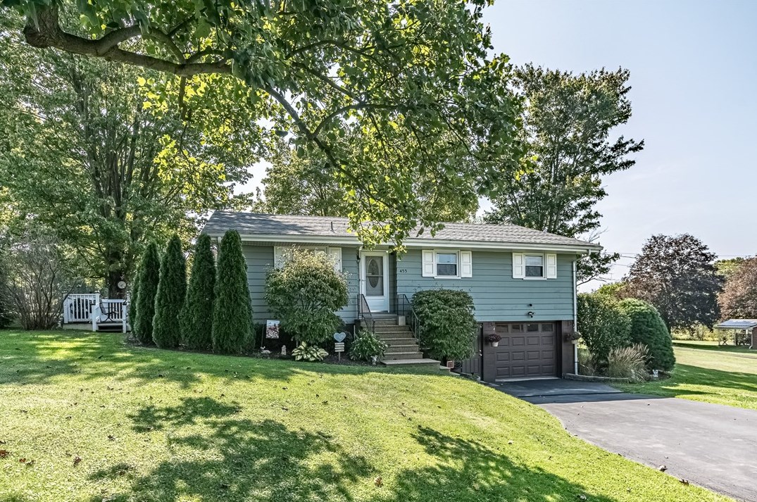 455 Glade Mills Rd, Valencia, PA 16059