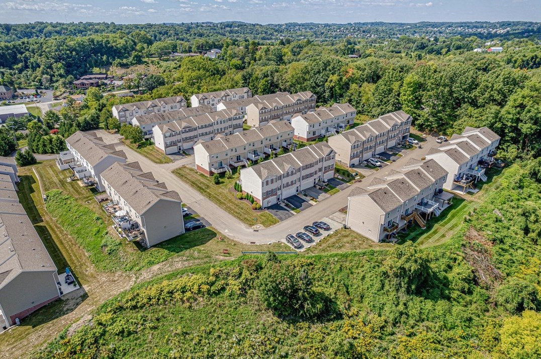 101 Alderwood Dr, Greensburg PA  15601-5480 exterior