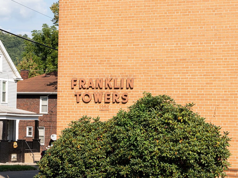1326 6th Ave #204, Beaver Falls, PA 15010