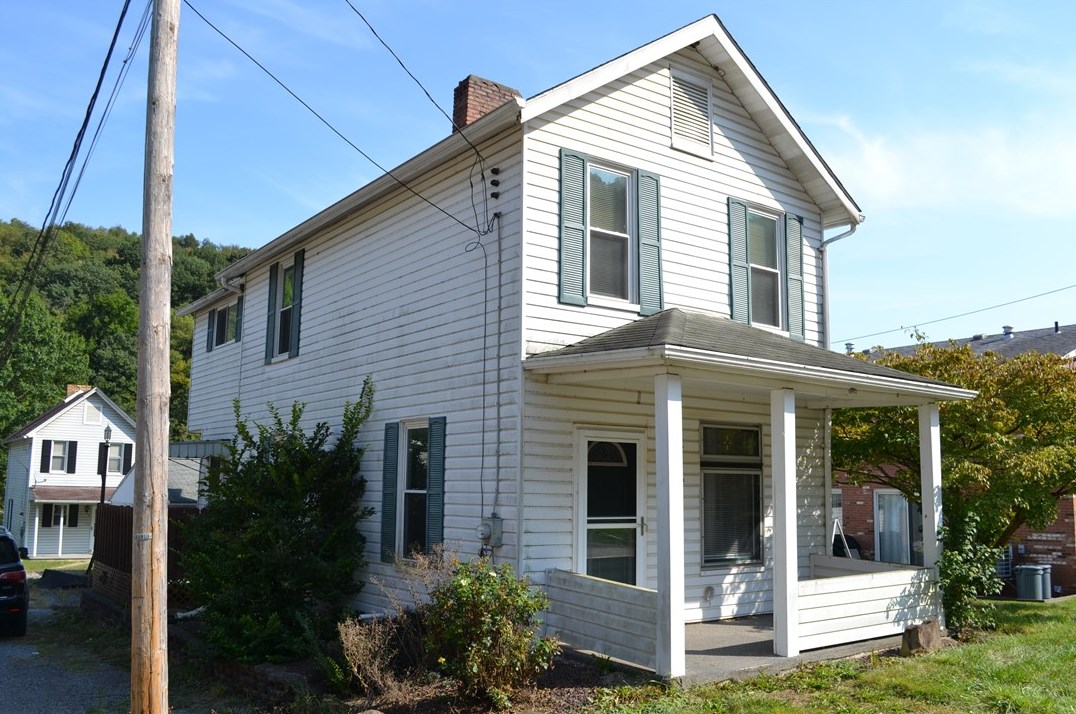 66 Main St, Freeport, PA 16229