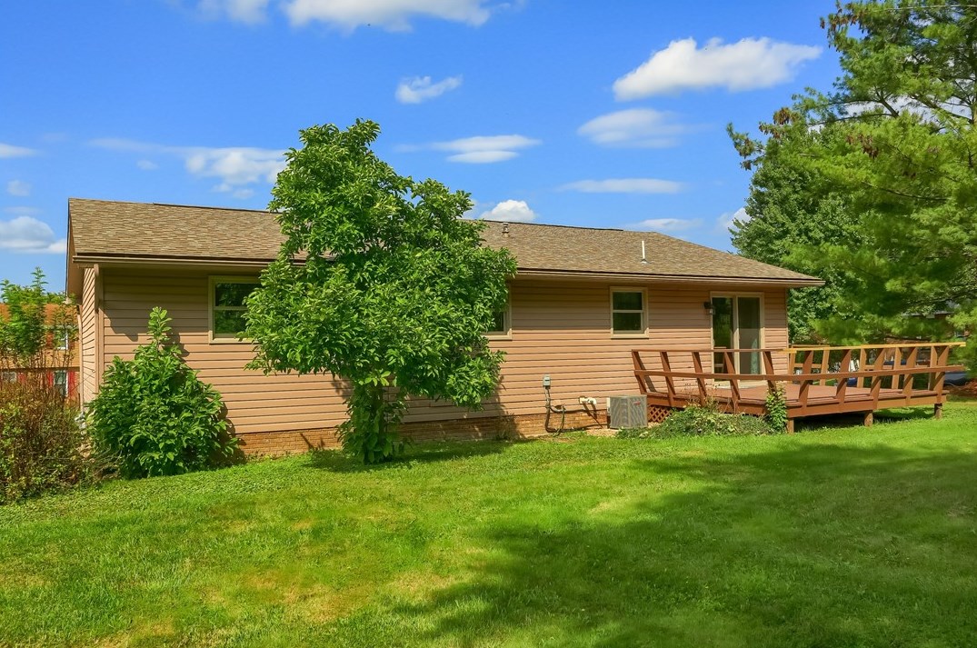 38 Fieldstone Pl, Zelienople PA  16063-9313 exterior