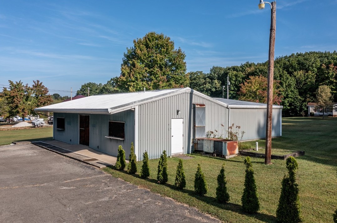 491 W Lake Rd, Transfer, PA 16154