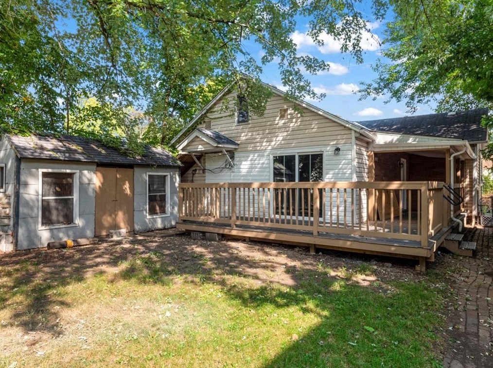 416 13th St, Beaver Falls, PA 15010-4256