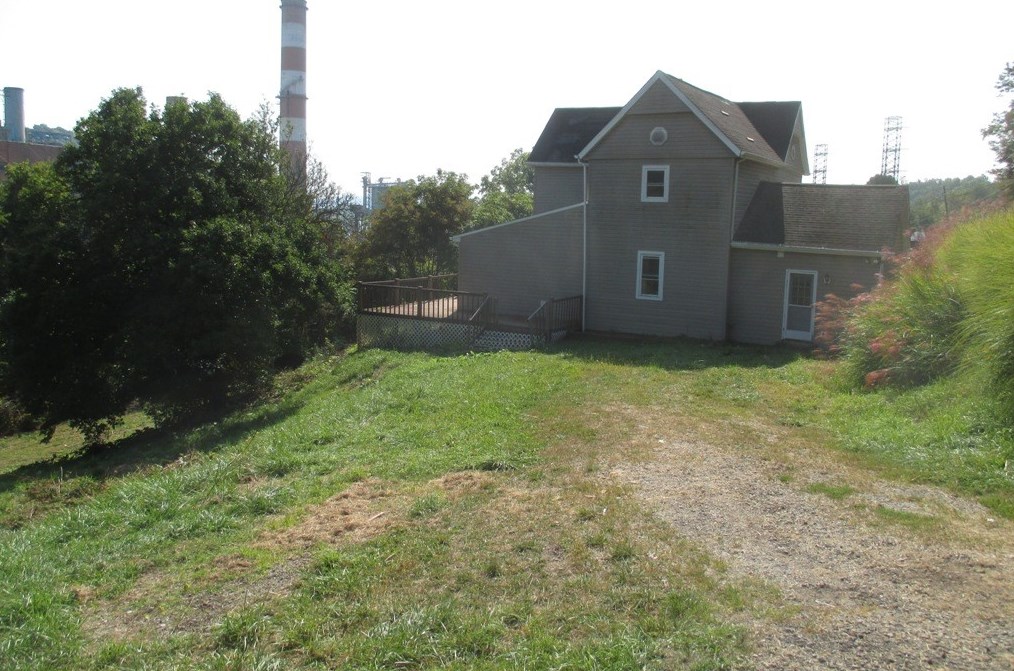42 Kennedy Rd, New Eagle, PA 15067-2016